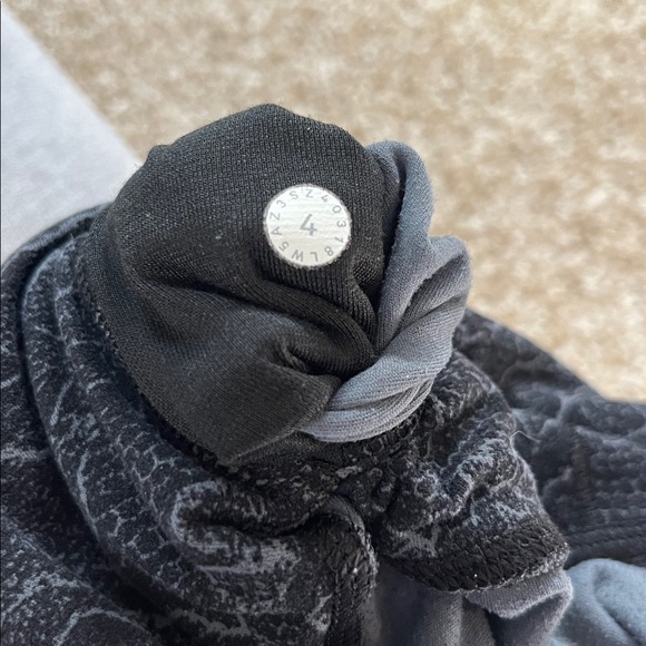 Lululemon Align Black Lace Patterned Leggings - Picture 5 of 5